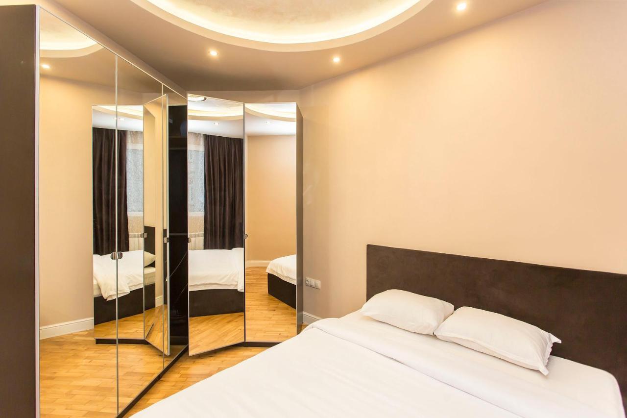 Elegant 2Bdr Apartment With A Balcony София Экстерьер фото
